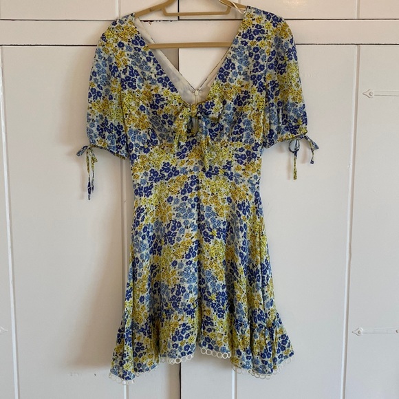 Lost + Wander Dresses & Skirts - Lost + Wander | Size XS | Mini dress with lace hem detail